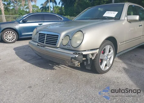 1997 Mercedes-Benz E 420 from USA, damaged, VIN WDBJF72F8VA519603